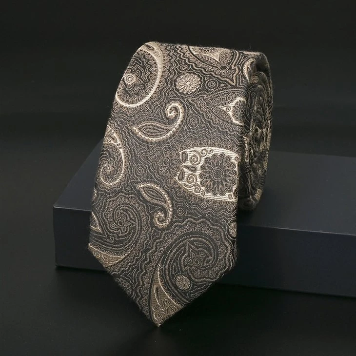 YiLi Custom Paisley Tie: Blended Linens For Men